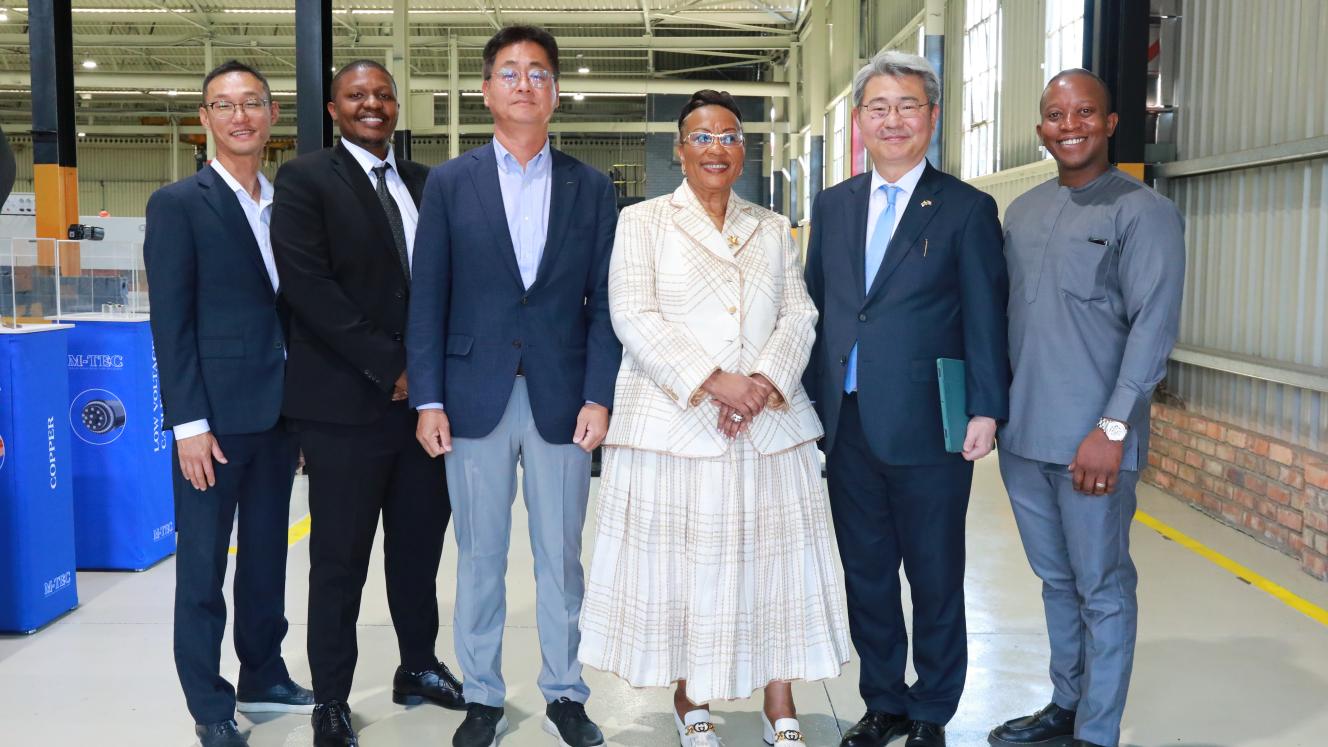 JN Lee (CEO of KEPCO KPS), Neo Maboe (Business Development Executive), Anna Mokgokong (Executive Chairperson of Community Investment Holdings), DY Kim (MD of Posco International), DH Yang (Korean Ambassador to South Africa) and Sifiso Madungandaba (M-TEC Legal Department) opened the new continuous catenary vulcanisation factory in Vereeniging.