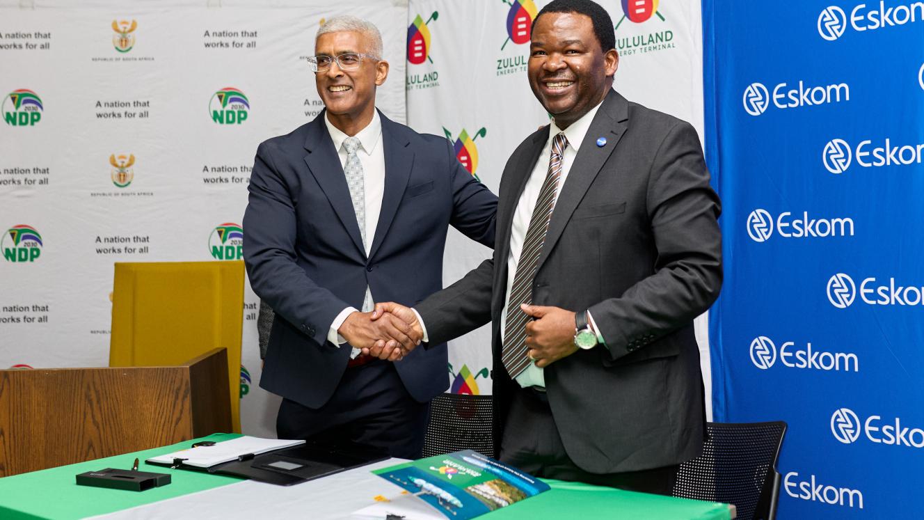  Zululand Energy Terminal director Oliver Naidu, left, and Eskom group executive for strategic delivery Alfred Seema seal the Heads of Agreement for the proposed Richards Bay LNG import terminal. 