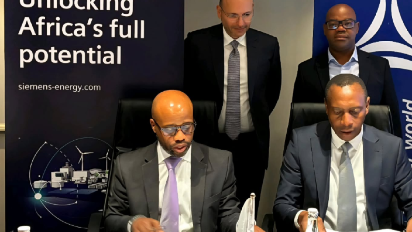 Necsa Group CEO Loyiso Tyabashe and Siemens Energy Chairman and Managing Director for Southern and Eastern Africa Thabo Molekoa sign an MoU covering potential cooperation on small modular reactors.