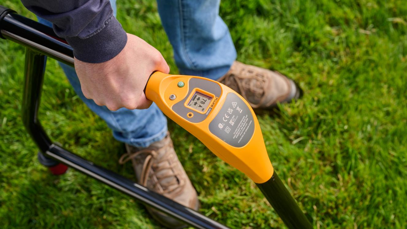 The Fluke SmartTrace AF2082 A-Frame accessory, used to pinpoint ground faults in buried cables.