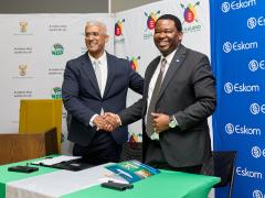  Zululand Energy Terminal director Oliver Naidu, left, and Eskom group executive for strategic delivery Alfred Seema seal the Heads of Agreement for the proposed Richards Bay LNG import terminal. 